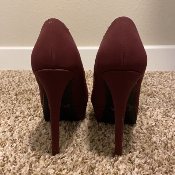 Heels - Picture 3 of 3